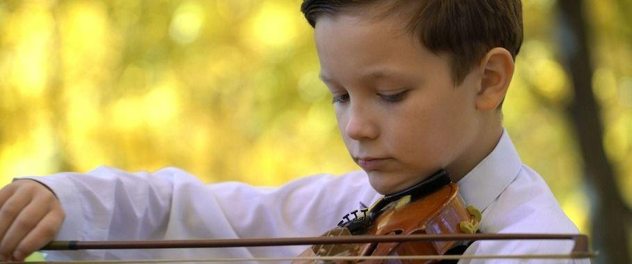 Billede af barn med violin